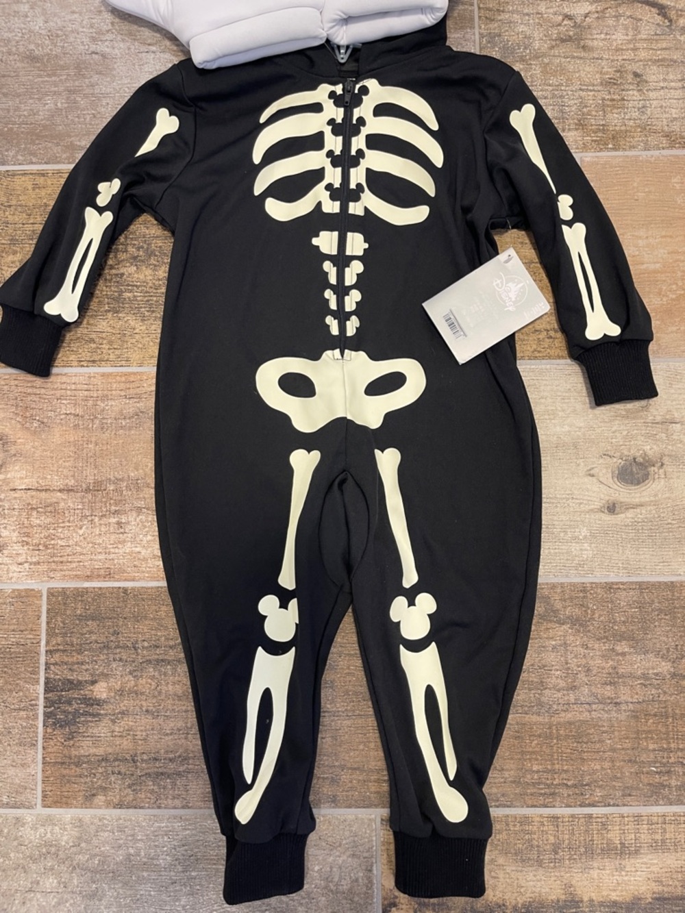 NWT Disney Store Mickey Mouse Skeleton Costume Mickey Hands 3T Glow in the Dark - Picture 4 of 8